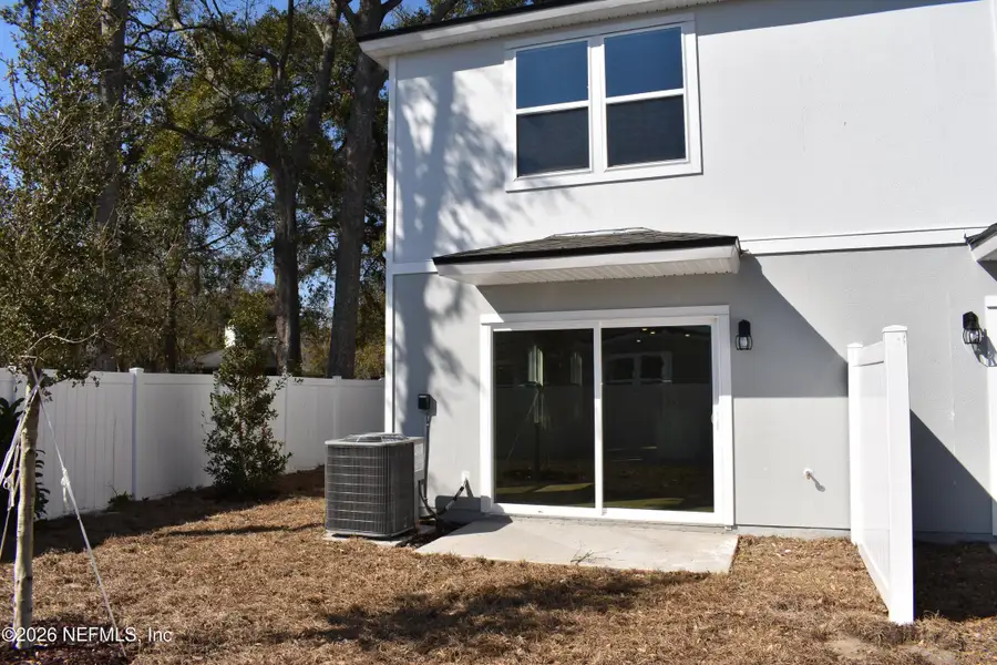 Exterior details and patio area of a home in Irongate Villas, Jacksonville (Image 3).