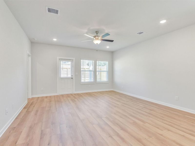 Spacious, unfurnished interior of a new home in Lakes at Black Oak, Magnolia (Image 14).
