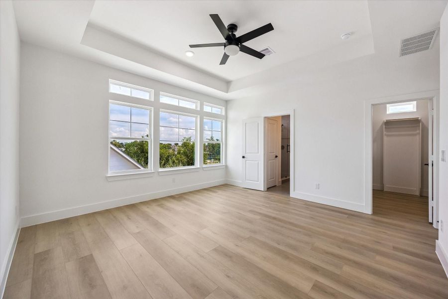 Spacious, unfurnished interior of a new home in Thornton Oaks, Houston (Image 22).