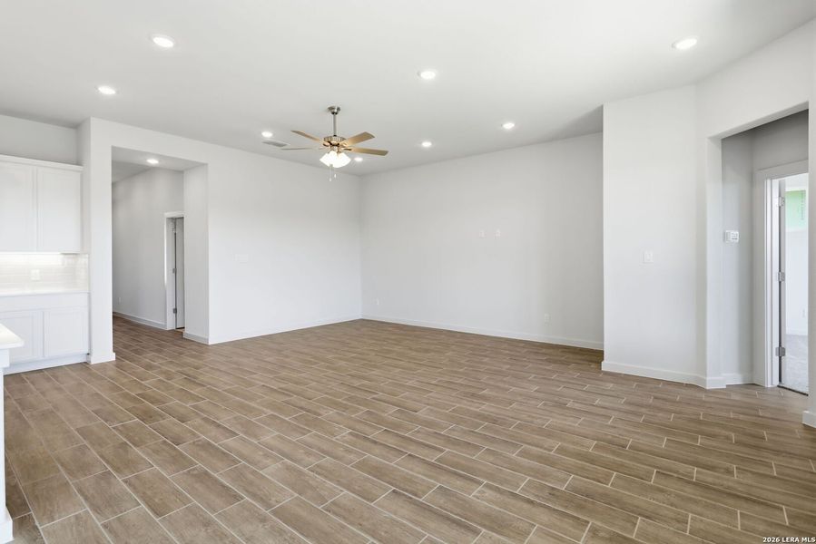 Spacious, unfurnished interior of a new home in Rhine Valley, Schertz (Image 20). Spacious, unfurnished interior of a new home in Rhine Valley, Schertz (Image 20).