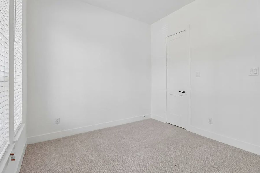 Spacious, unfurnished interior of a new home in Parkside on the River, Georgetown (Image 24).