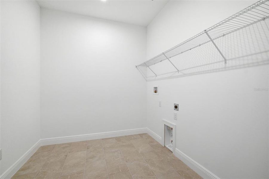 Spacious, unfurnished interior of a new home in Waterset, Apollo Beach (Image 18). Spacious, unfurnished interior of a new home in Waterset, Apollo Beach (Image 18).