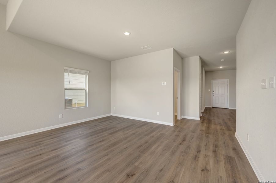 Spacious, unfurnished interior of a new home in Paloma Park, Converse (Image 21).