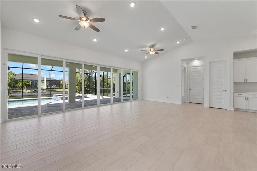 Spacious, unfurnished interior of a new home in Cape Coral, Cape Coral (Image 19).
