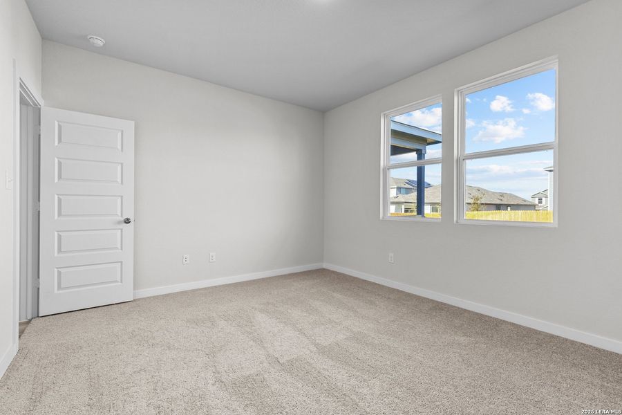 Spacious, unfurnished interior of a new home in Mesa Vista, San Antonio (Image 11).