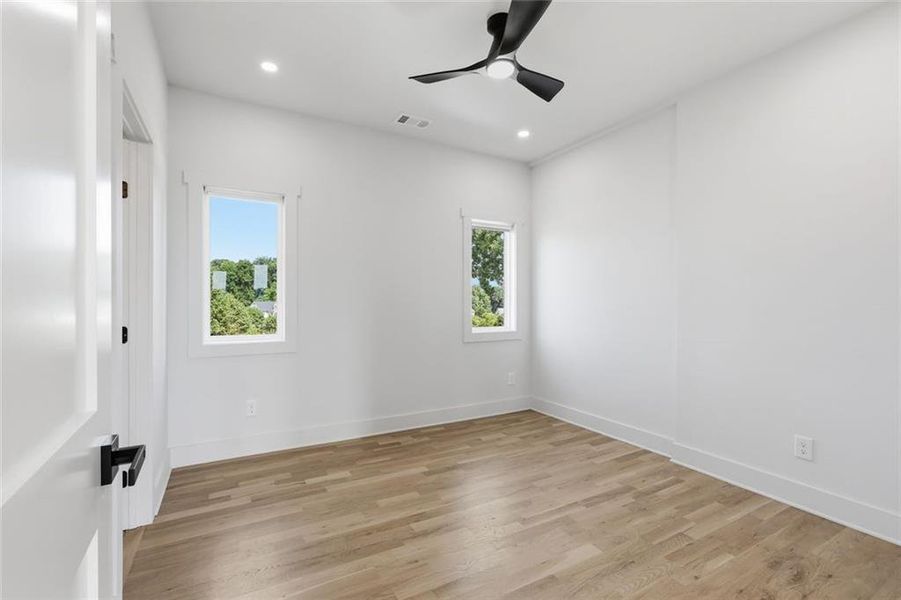 Spacious, unfurnished interior of a new home in , Clermont (Image 28).