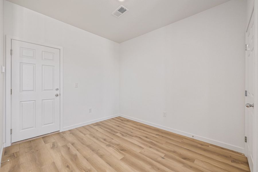 Spacious, unfurnished interior of a new home in Painted Prairie, Aurora (Image 16).