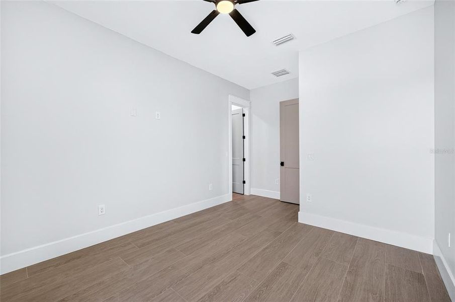 Spacious, unfurnished interior of a new home in , Dade City (Image 61).