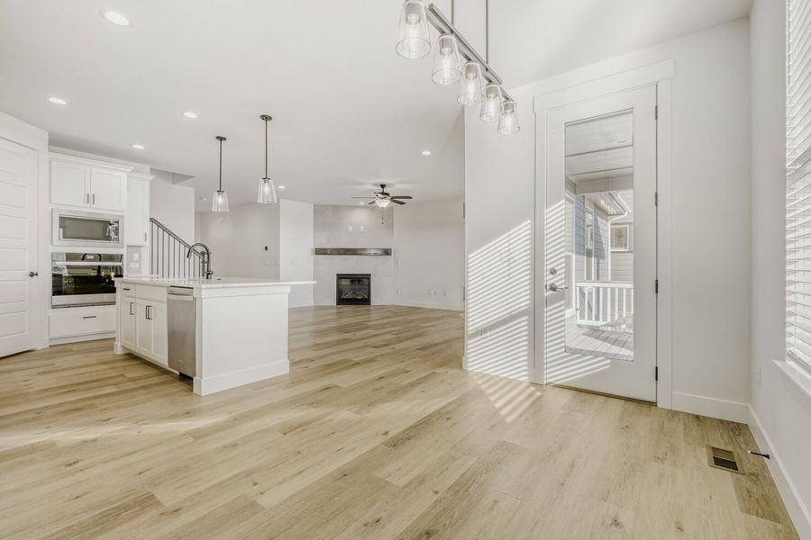 7983 Polson - Dining Area