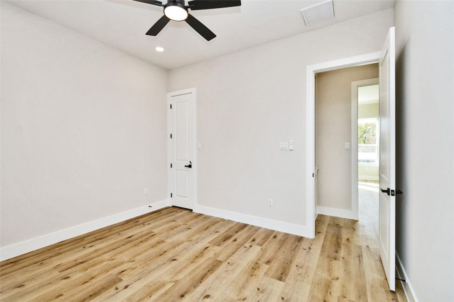 Spacious, unfurnished interior of a new home in , Houston (Image 40).