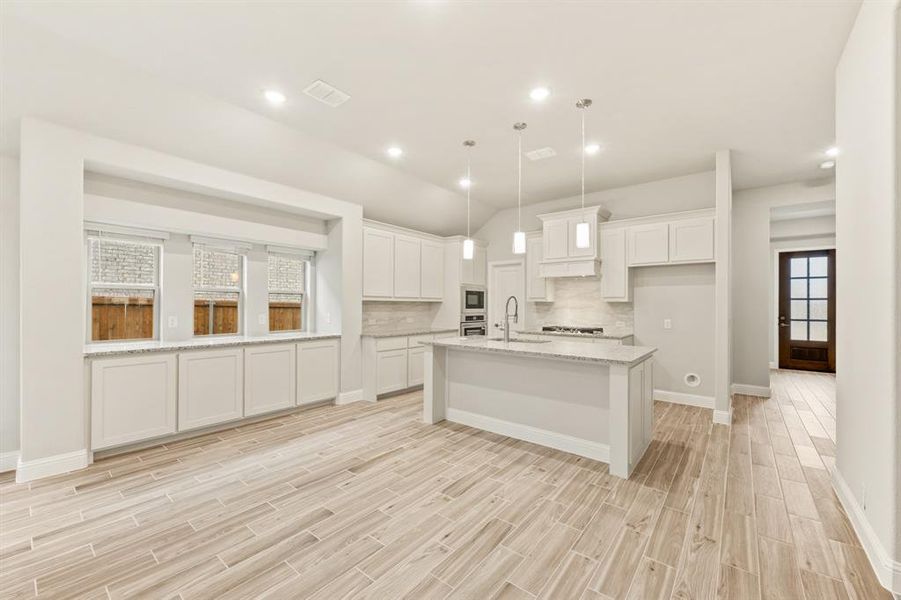Furnished interior view inside a new home in Somerset, Venus (Image 9).