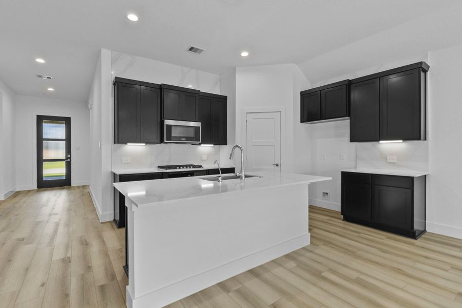 Furnished interior view inside a new home in Silverthorne, Conroe (Image 13). Furnished interior view inside a new home in Silverthorne, Conroe (Image 13).