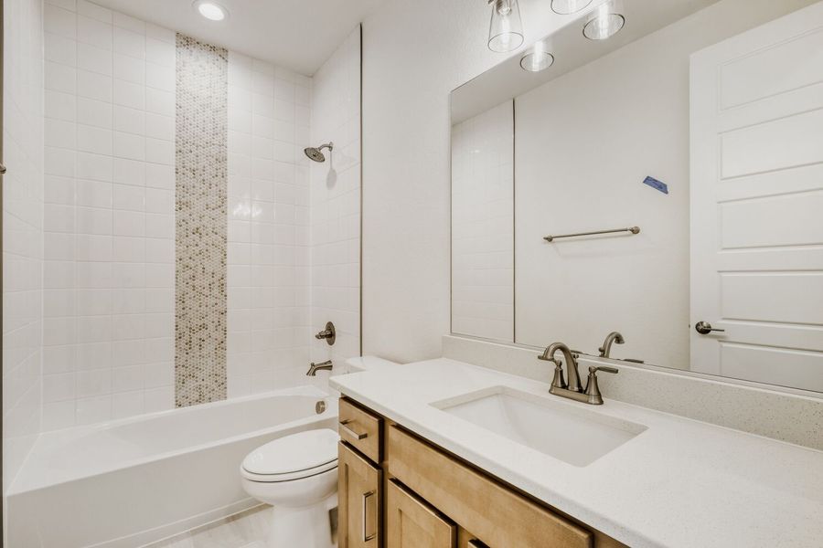 8006 Pennydale - Full Bathroom 8006 Pennydale - Full Bathroom