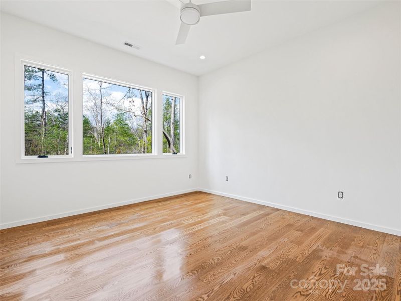 Spacious, unfurnished interior of a new home in , Asheville (Image 28).