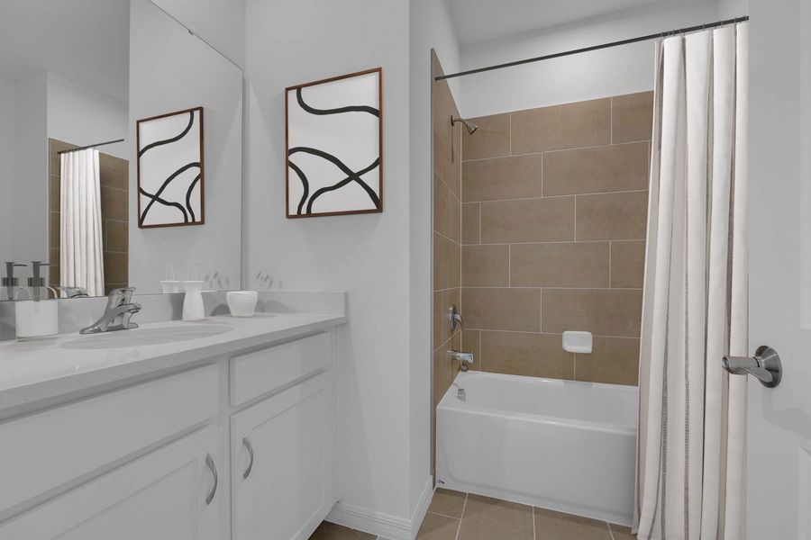 Upstairs Full Bathroom