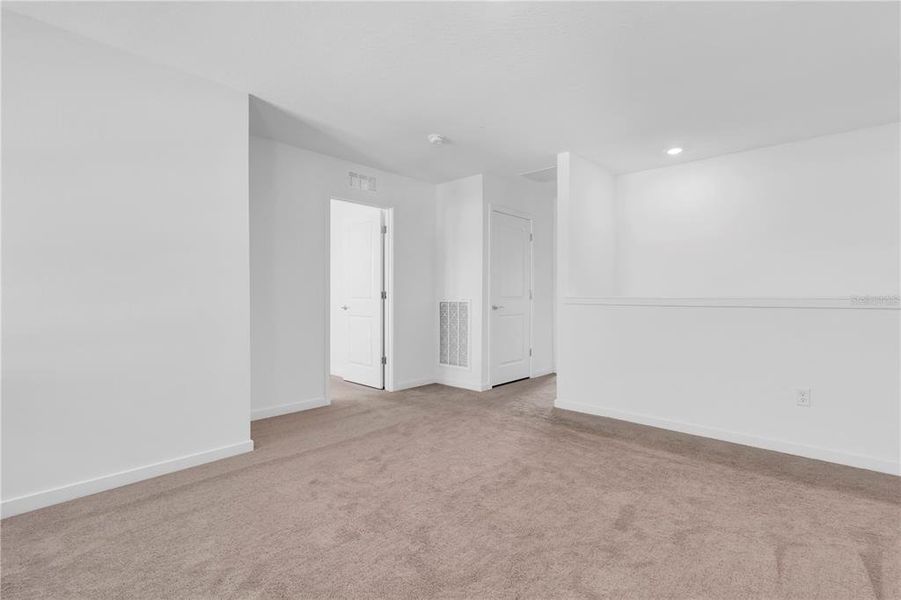 Spacious, unfurnished interior of a new home in Valleybrook, Spring Hill (Image 24).