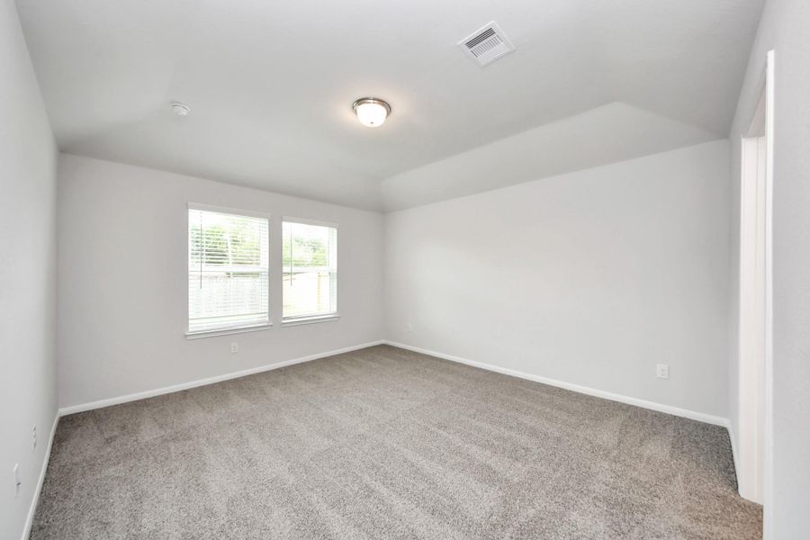 Spacious, unfurnished interior of a new home in Sunrise Cove: Landmark Collection, Texas City (Image 17).