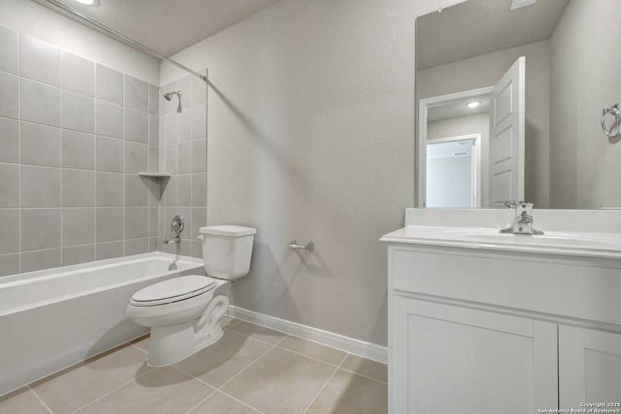 Furnished interior view inside a new home in Park Place, New Braunfels (Image 5).