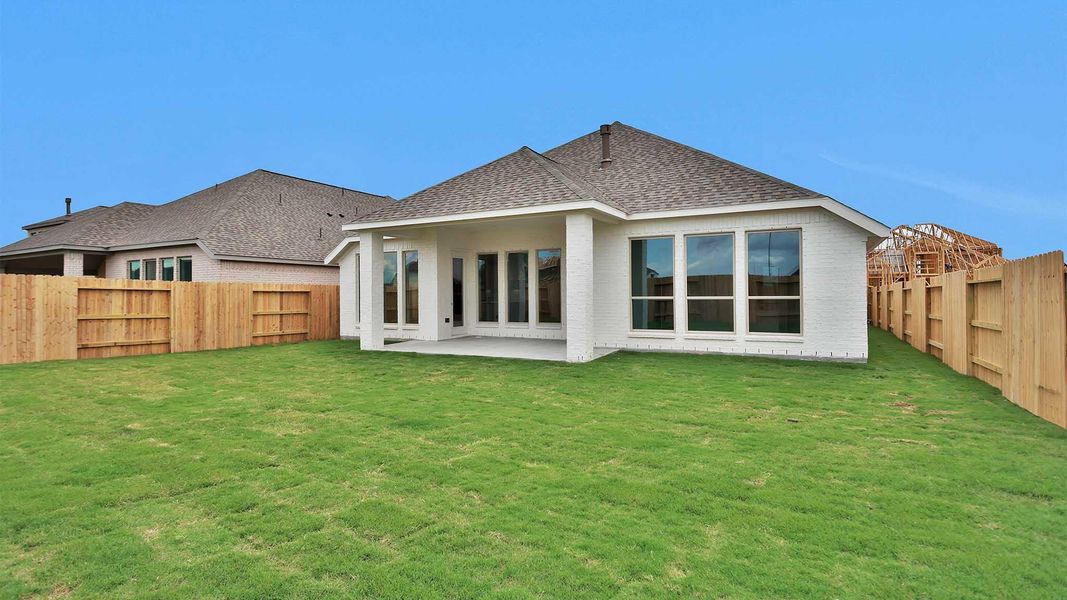 Exterior details and patio area of a home in Midline, Houston (Image 4).