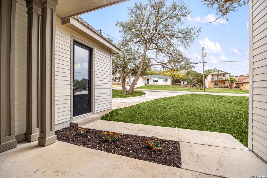 Exterior details and patio area of a home in , Canyon Lake (Image 31).