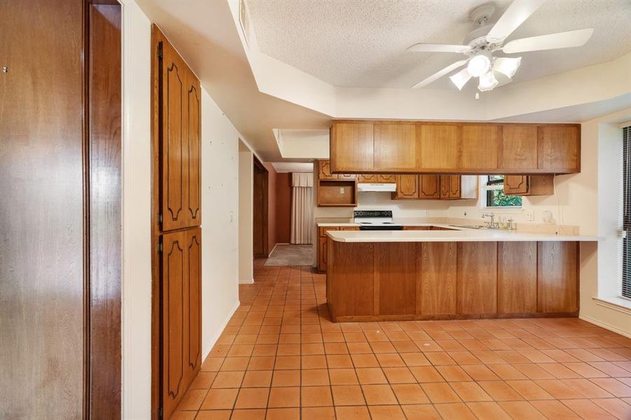 Spacious, unfurnished interior of a new home in , Paris (Image 20). Spacious, unfurnished interior of a new home in , Paris (Image 20).