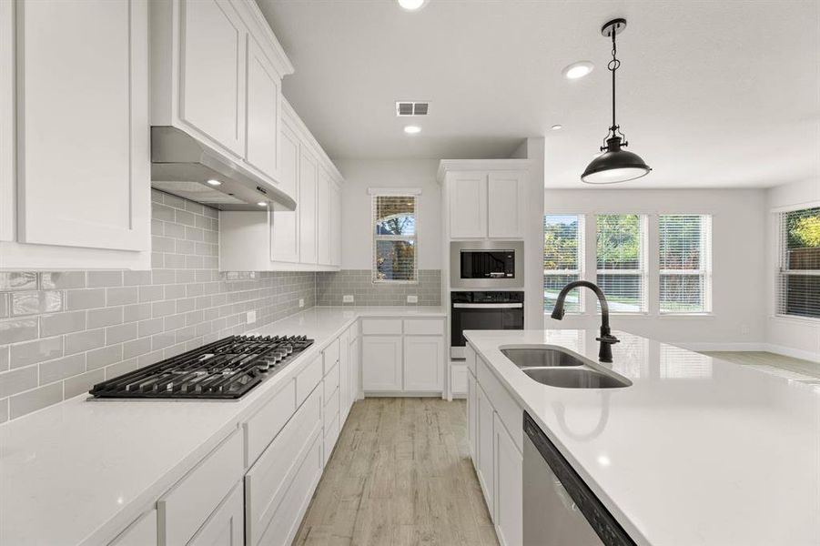 3005 Tall Pine-Kitchen-3