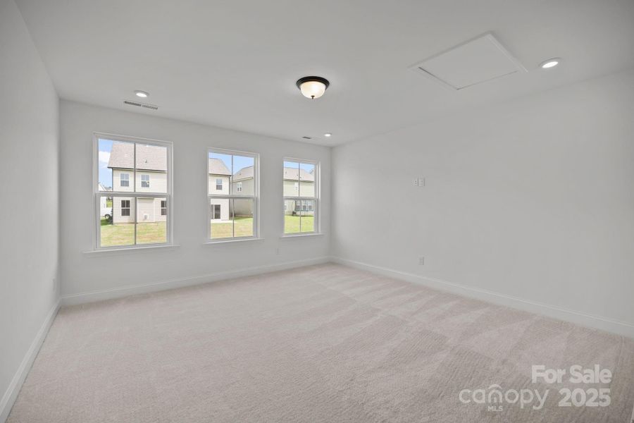 Spacious, unfurnished interior of a new home in Lakeside Glen, York (Image 28). Spacious, unfurnished interior of a new home in Lakeside Glen, York (Image 28).