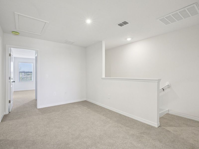 Spacious, unfurnished interior of a new home in The Reserve at Hammock Oaks Townes, Lady Lake (Image 10).