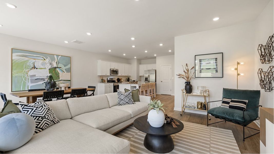 4257 Hawkins Family 3of3 F1 Base3 081325