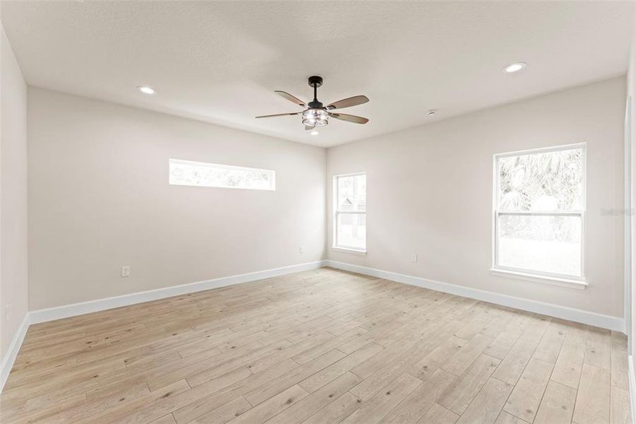 Spacious, unfurnished interior of a new home in , Palm Bay (Image 25).