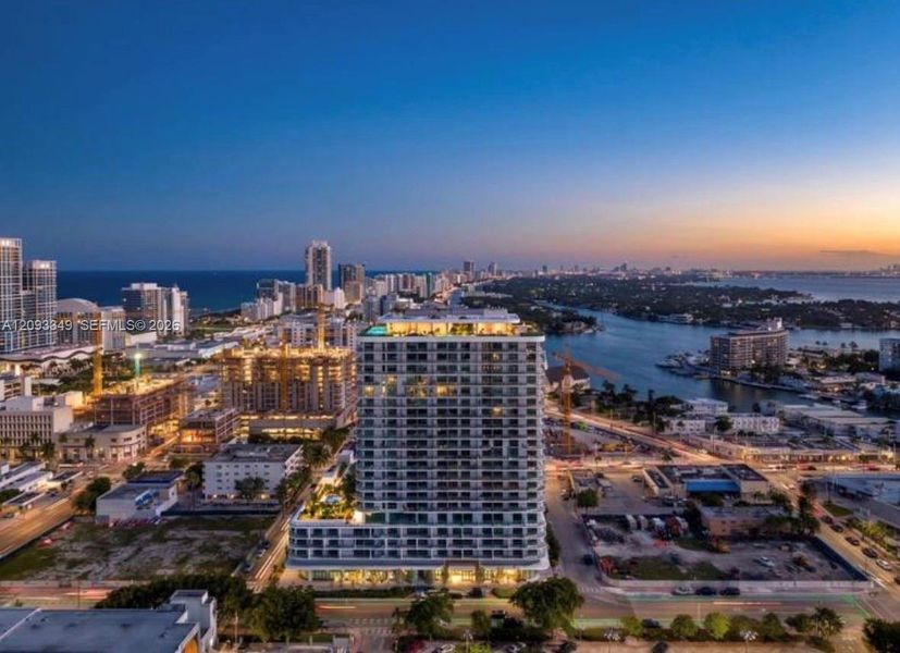 Condo located in Miami Beach, FL showcasing its design and architecture (Image 20).