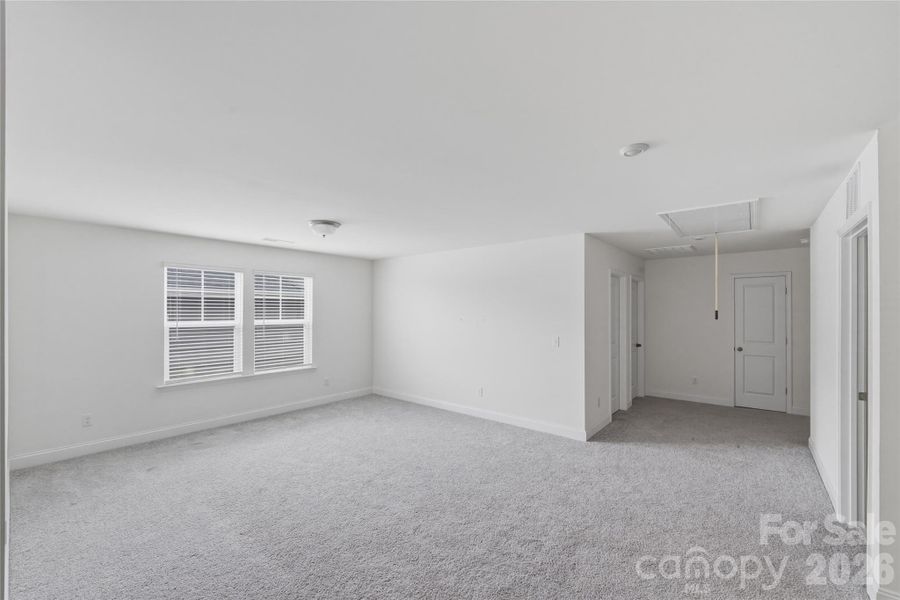 Spacious, unfurnished interior of a new home in Lakeside Glen, York (Image 24).