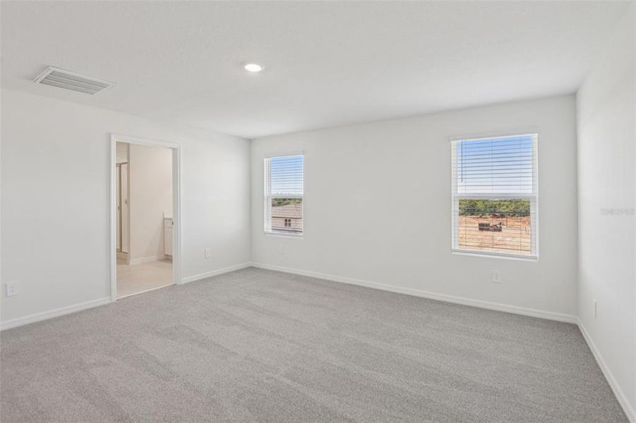 Spacious, unfurnished interior of a new home in Hilltop Vistas, Dade City (Image 26).