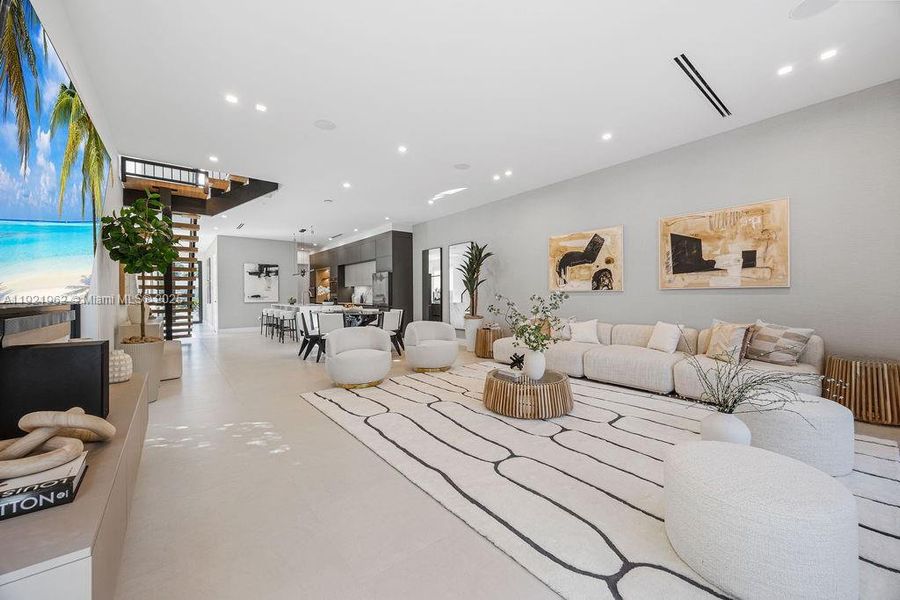 Furnished interior view inside a new home in , Fort Lauderdale (Image 41).