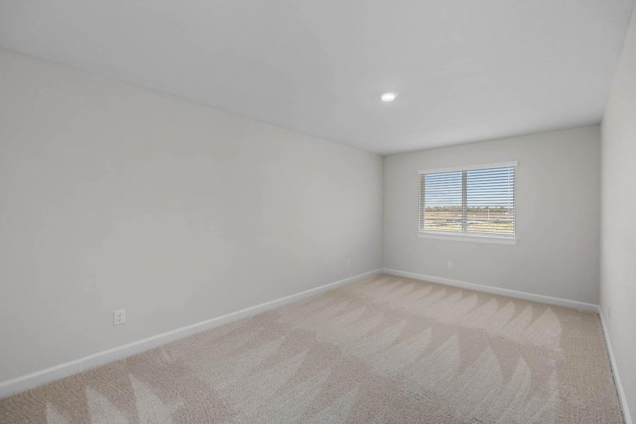 Spacious, unfurnished interior of a new home in Lago Mar, Texas City (Image 17).