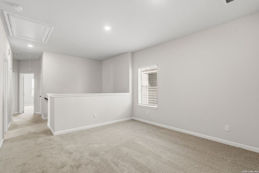 Spacious, unfurnished interior of a new home in Melissa Ranch, San Antonio (Image 19).