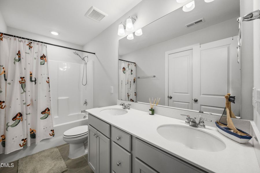 18 -530 barrington row ave, interior