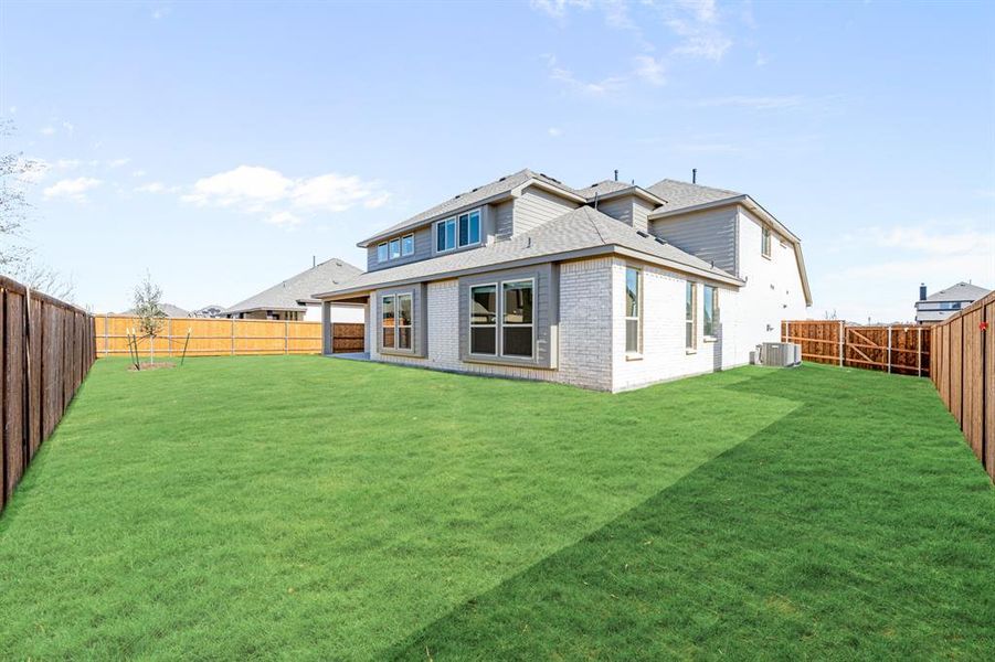 Exterior details and patio area of a home in Somerset, Mansfield (Image 27).