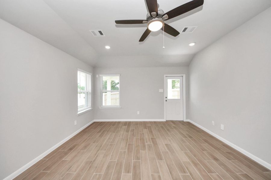 Spacious, unfurnished interior of a new home in Montgomery Ridge: Landmark Collection, Montgomery (Image 21). Spacious, unfurnished interior of a new home in Montgomery Ridge: Landmark Collection, Montgomery (Image 21).
