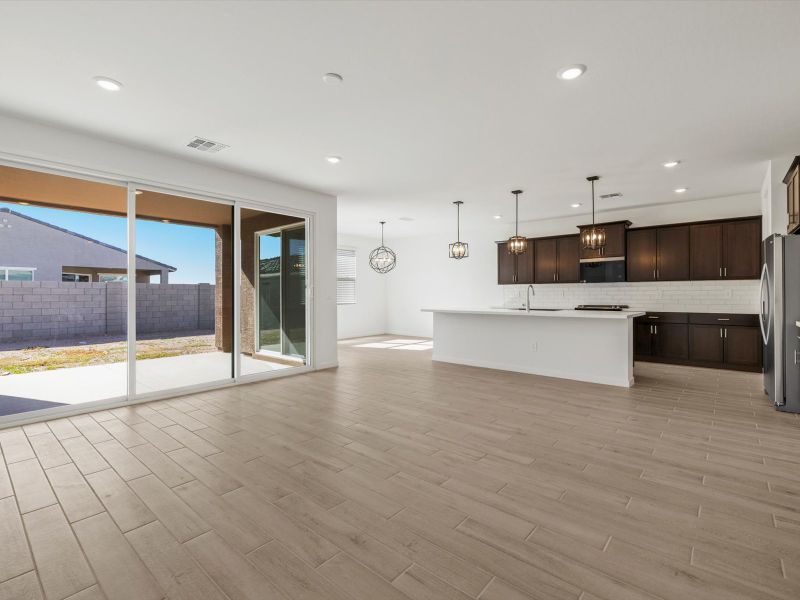 Spacious, unfurnished interior of a new home in Rancho Mirage Signature Series, Maricopa (Image 12).
