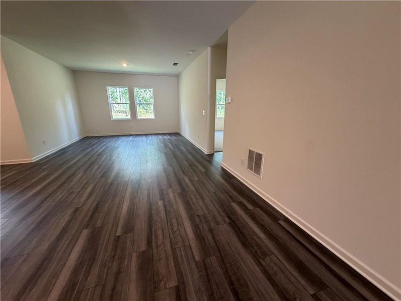 Spacious, unfurnished interior of a new home in Kendall Grove, McDonough (Image 7).