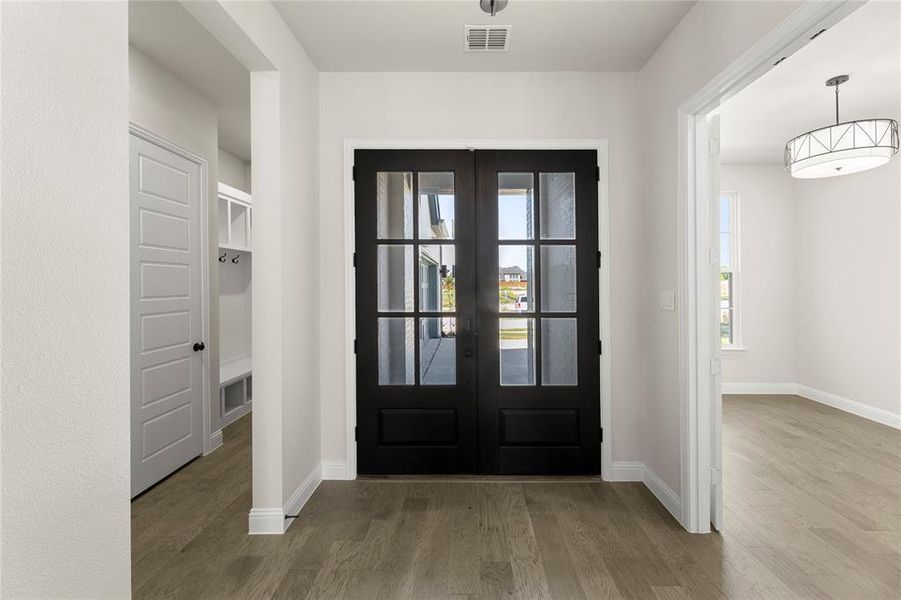 03. 3131 Fisher - Entry