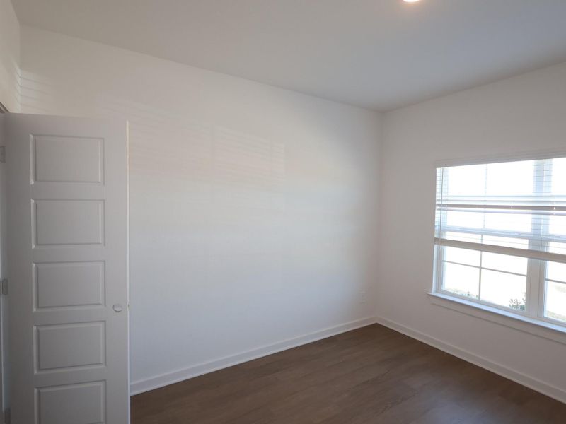 Spacious, unfurnished interior of a new home in Lone Star Landing, Montgomery (Image 23).