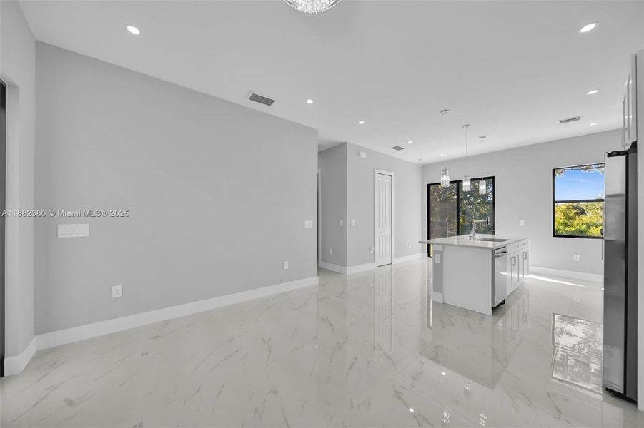 Spacious, unfurnished interior of a new home in , Lehigh Acres (Image 17).