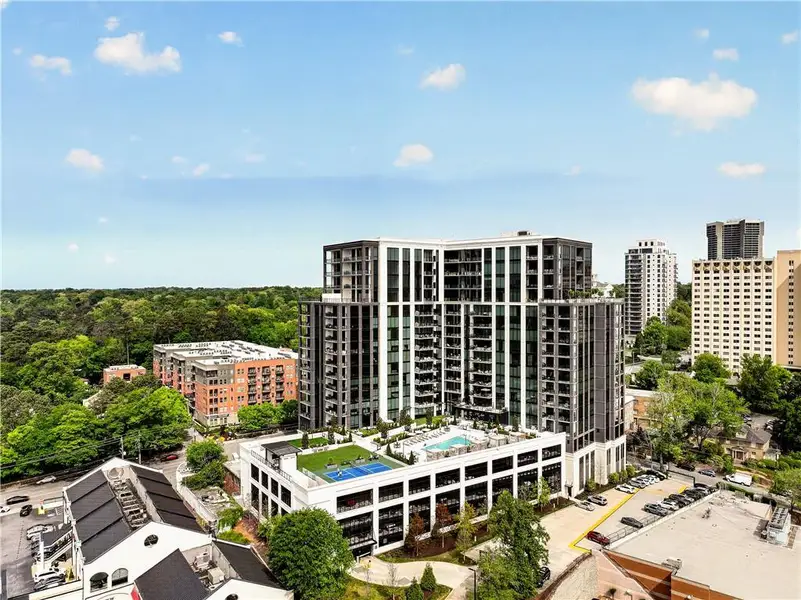 Condo located in Atlanta, GA showcasing its design and architecture (Image 3).