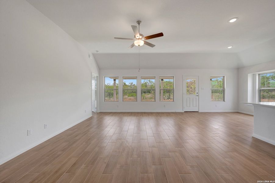 Spacious, unfurnished interior of a new home in Chaparral Ranch, Floresville (Image 39).