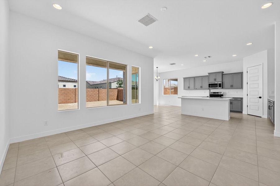 Spacious, unfurnished interior of a new home in Combs Ranch, San Tan Valley (Image 20).