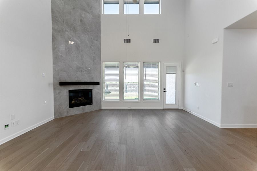 Spacious, unfurnished interior of a new home in Green Meadows, Celina (Image 22).