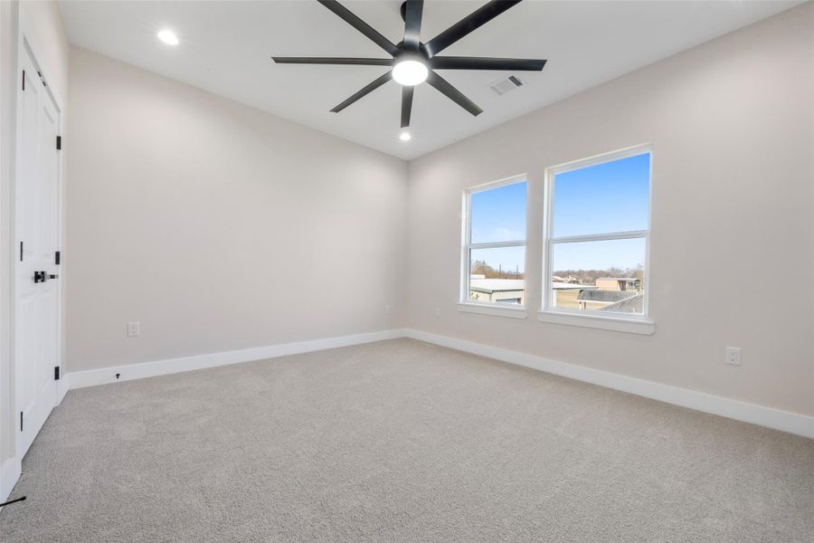 Spacious, unfurnished interior of a new home in , Baytown (Image 21).