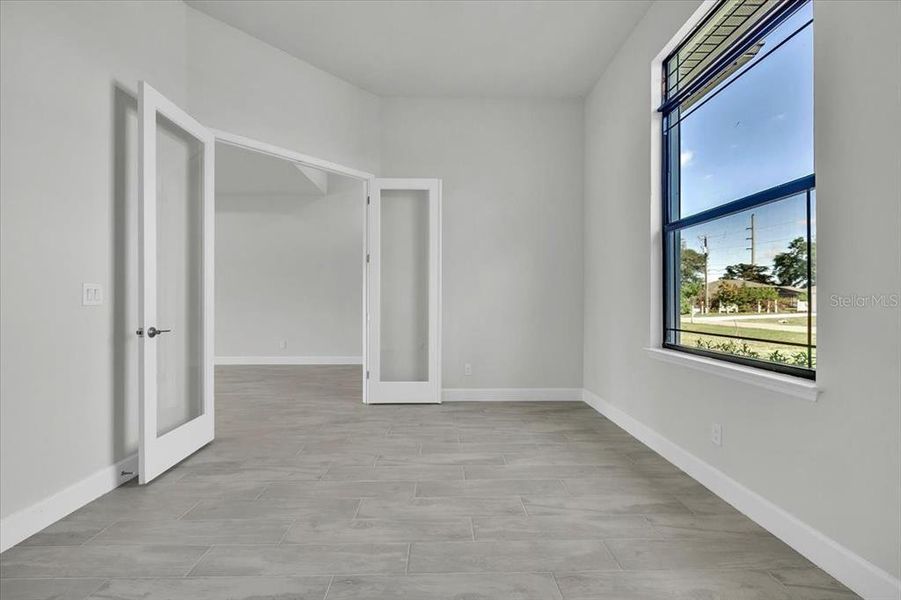 Spacious, unfurnished interior of a new home in , Cape Coral (Image 32).
